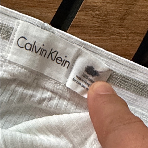 Calvin Klein - Picture 3 of 4